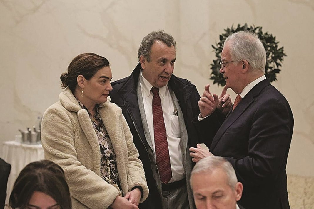 Η αναπάντεχη συνάντηση του Κωνσταντίνου Τασούλα με το ζεύγος Χωμενίδη - Μπρέμπου στα Ιωάννινα