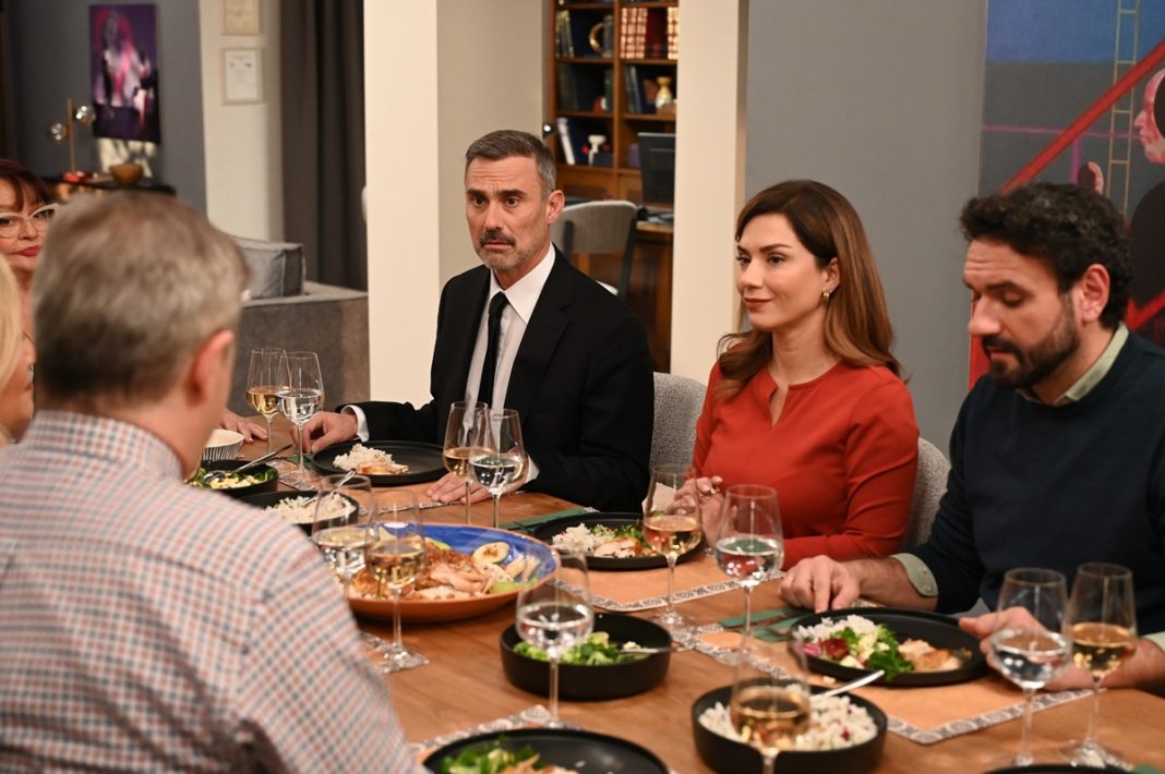 «Το Σόι Σου»: Ο Γιώργος Καπουτζίδης εισβάλλει απόψε στο σπίτι των Τριαντάφυλλων
