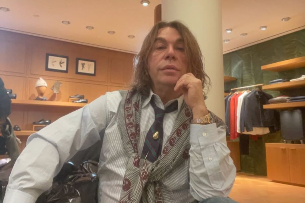 Τρύφωνας Σαμαράς για J2US: «Στα backstage με πασίγνωστη influencer, θα δείτε απίστευτα πρόσωπα»