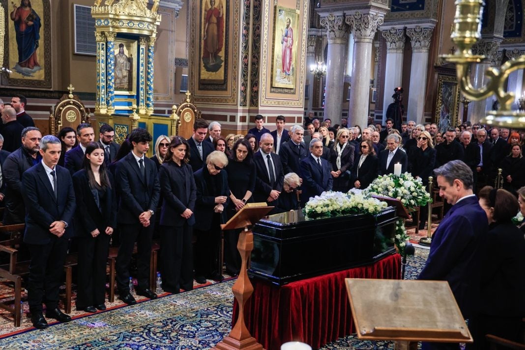 Πλήθος κόσμου στο τελευταίο αντίο της Μαρινέλλας