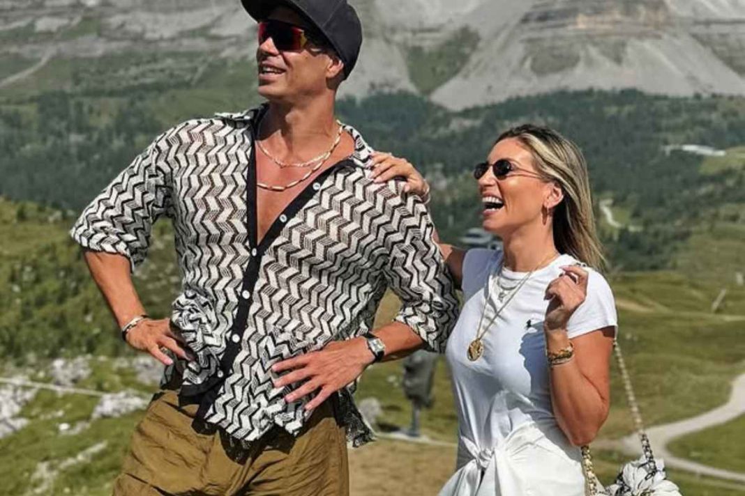 Η Αθηνά Οικονομάκου σε καλοκαιρινό mood: Πάσχα στη Φορμεντέρα με τον αγαπημένο της