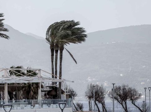 Αλλάζει ο καιρός: Πού θα χτυπήσουν μπόρες και καταιγίδες παρά τους 31 βαθμούς