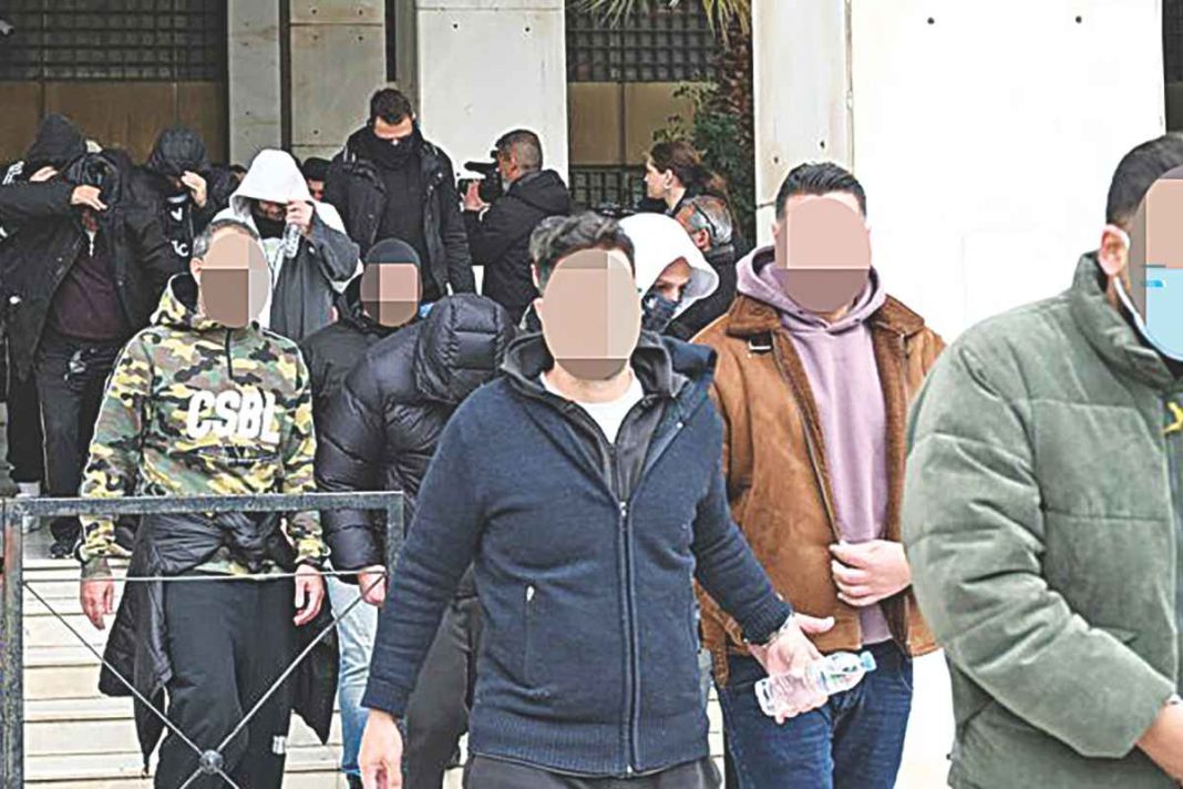 Γόηδες «τυλιχτοί» σε πιτόγυρο