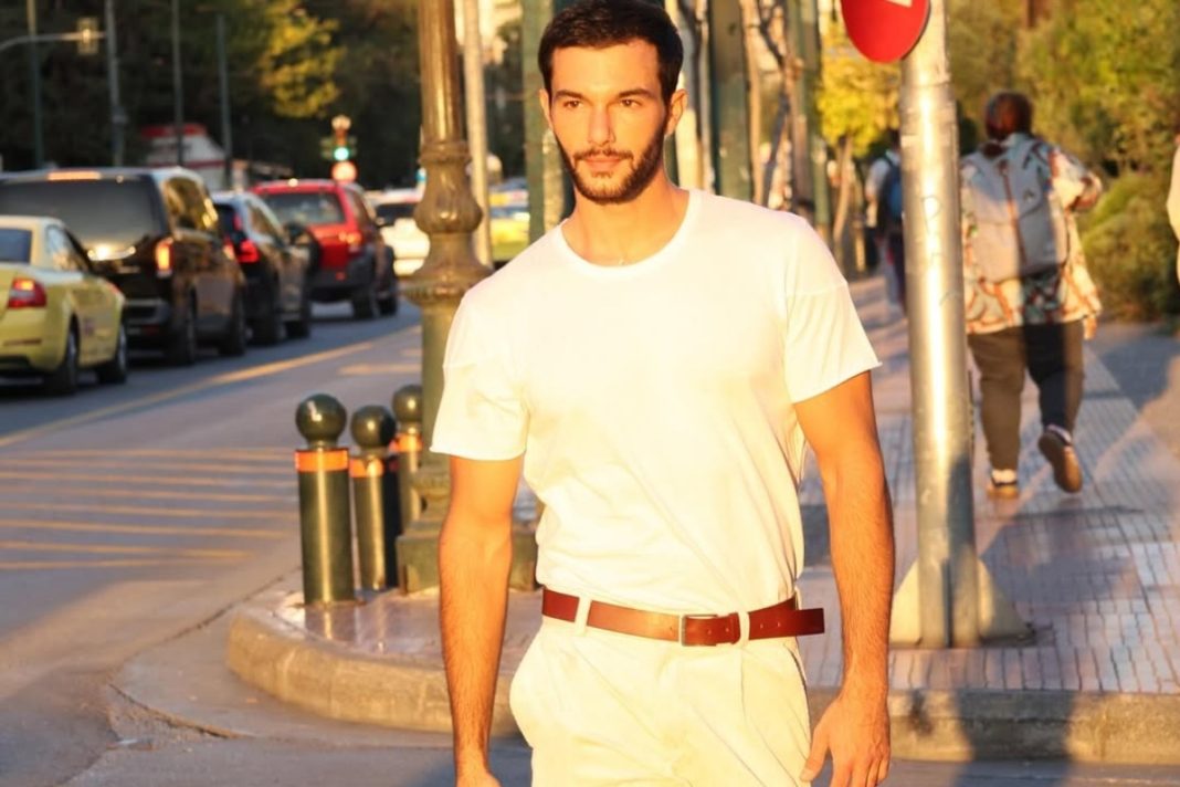Νίκος Κοσώνας: Γυμνός στη σκηνή - Τι αποκάλυψε για την «αυστηρή» μαμά Δάφνη Μπόκοτα