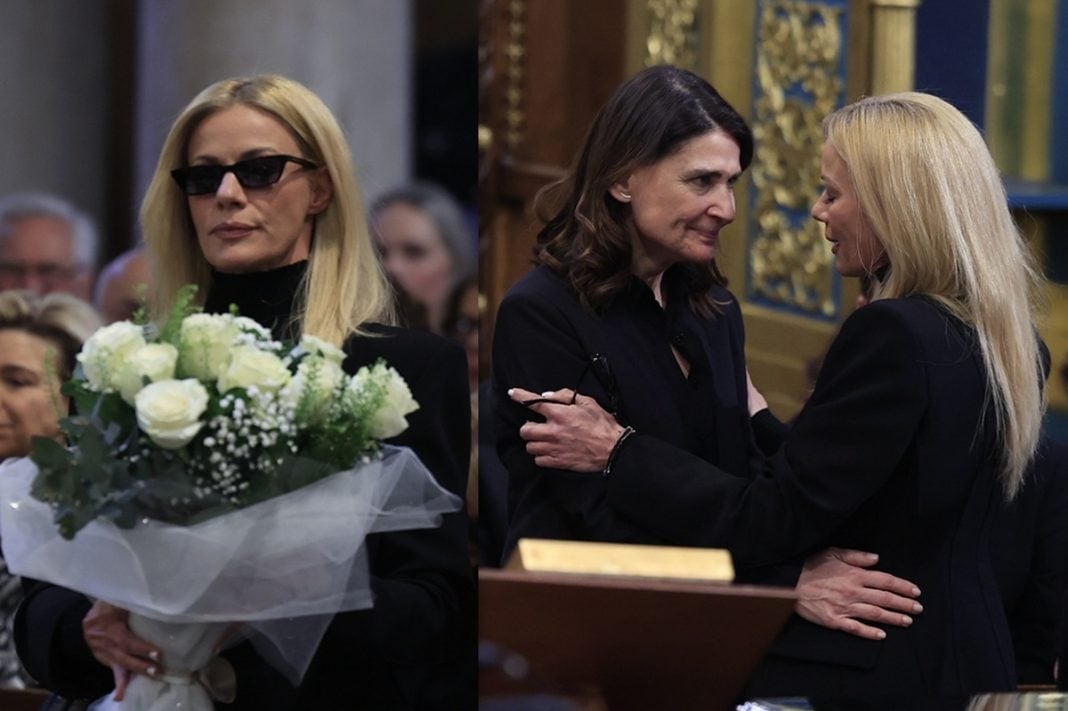 Η Ζέτα Μακρυπούλια στο τελευταίο αντίο της Μαρινέλλας