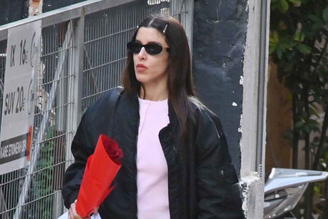 Μαρίνα Σάττι: Άνετη και κομψή σε βόλτα στο κέντρο της Αθήνας