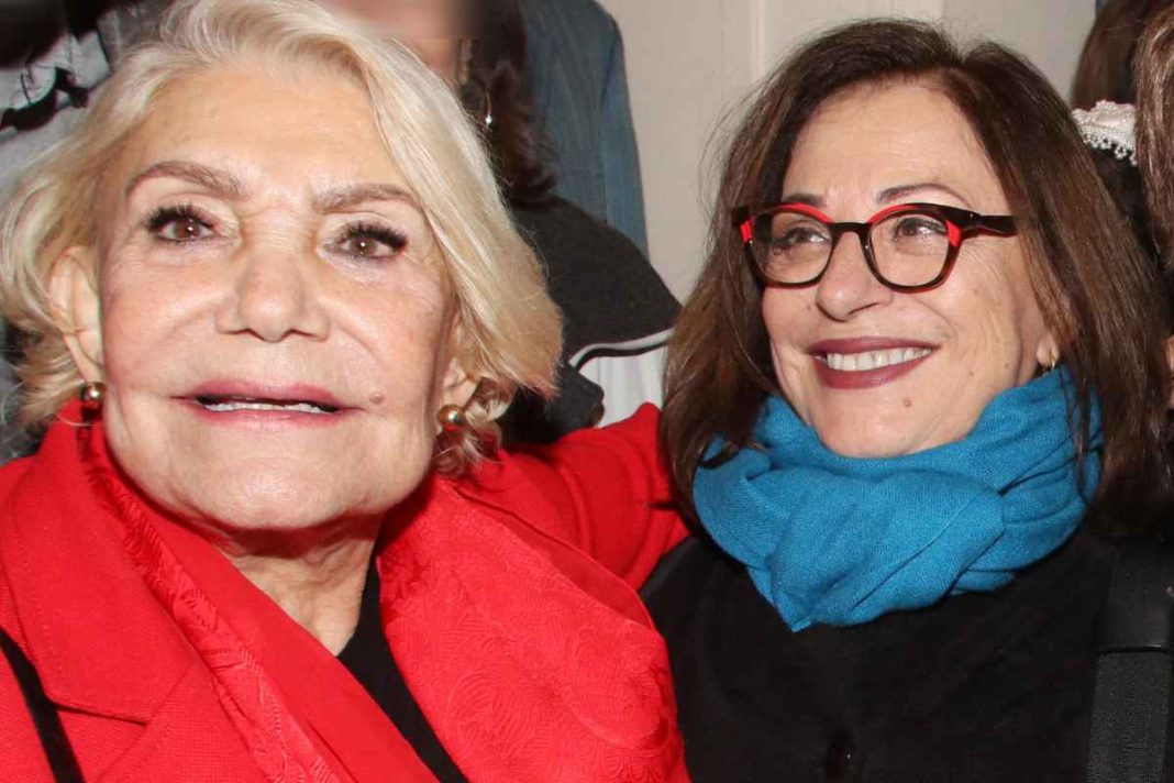 Χάρις Αλεξίου για Μαρινέλλα: «Όλα είναι κατώτερα του μεγέθους σου»