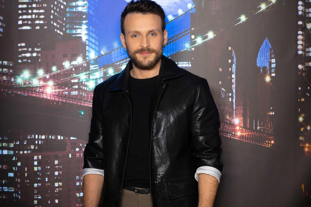 Γιώργος Μπένος για το Maestro: «Ήμουν έτοιμος για τα αρνητικά σχόλια στο γκέι φιλί»