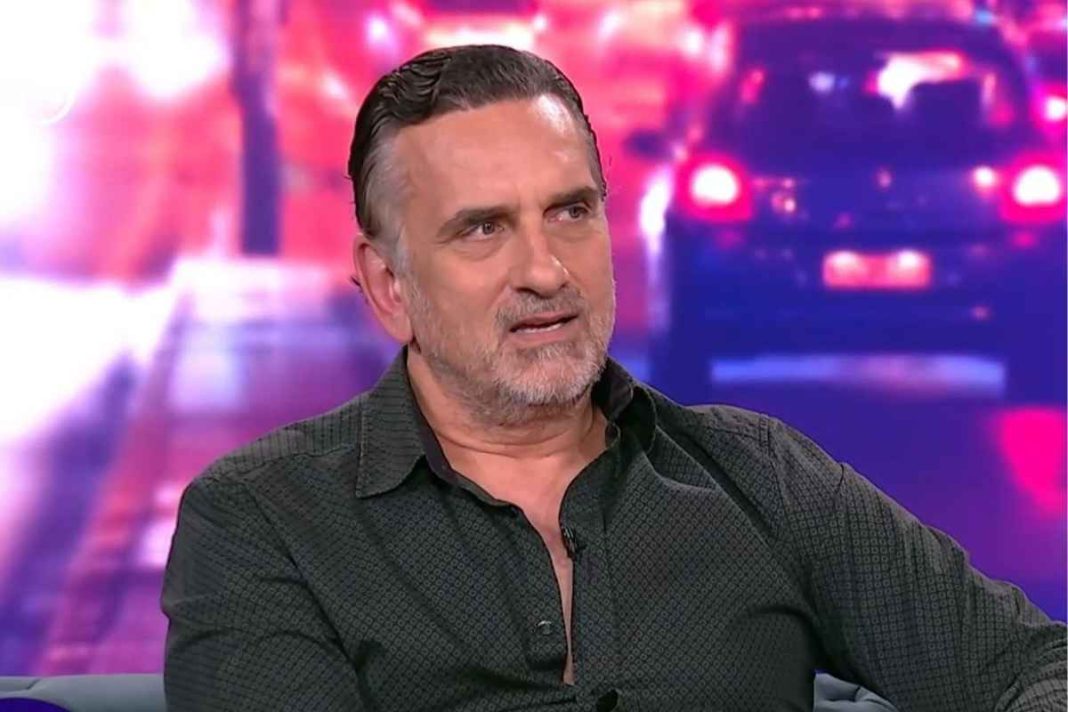 Νίκος Ψαρράς: «Συμπρωταγωνίστριά μου έλεγε “τι κάνουμε Θεέ μου, ντρέπομαι”»
