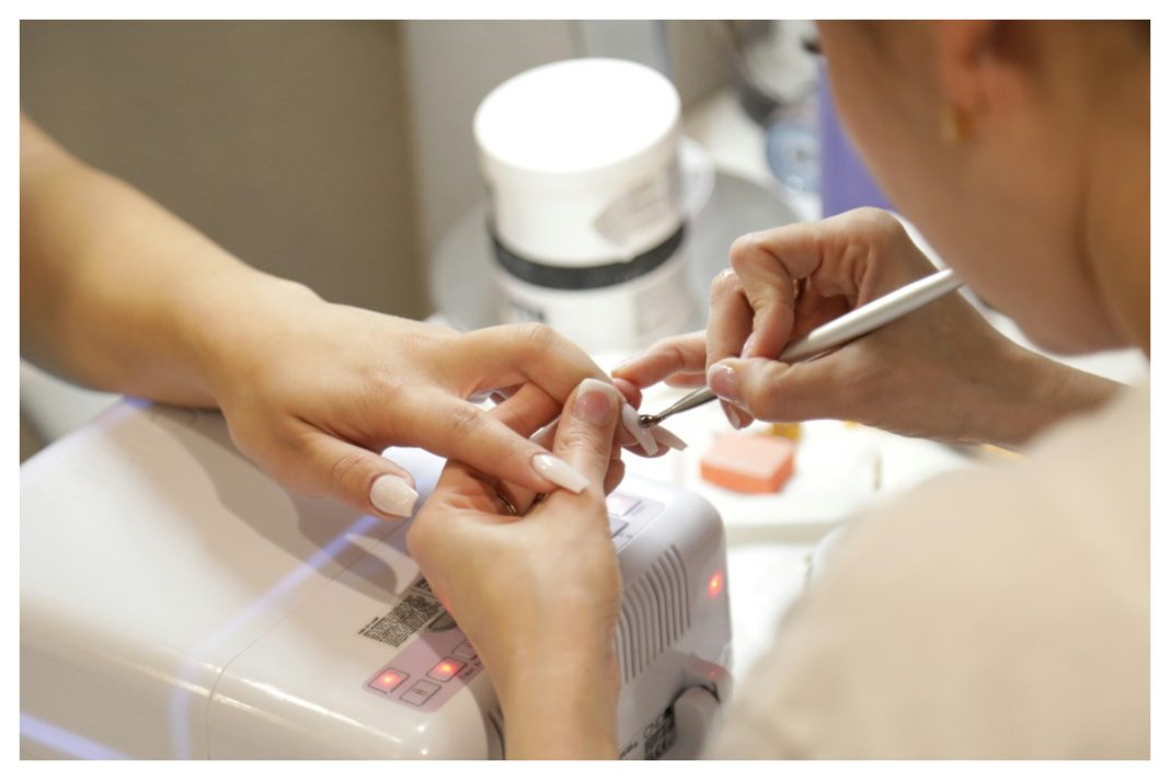 Tips: Τι να κάνεις για να κρατάει το μανικιούρ σου περισσότερο!