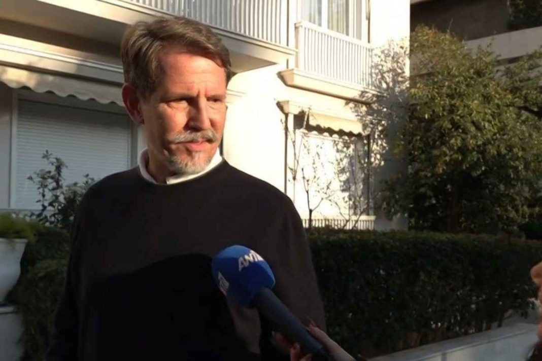 Παύλος Ντε Γκρες: Ξεκαθαρίζει τι ισχύει με το σπίτι στο κέντρο της Αθήνας