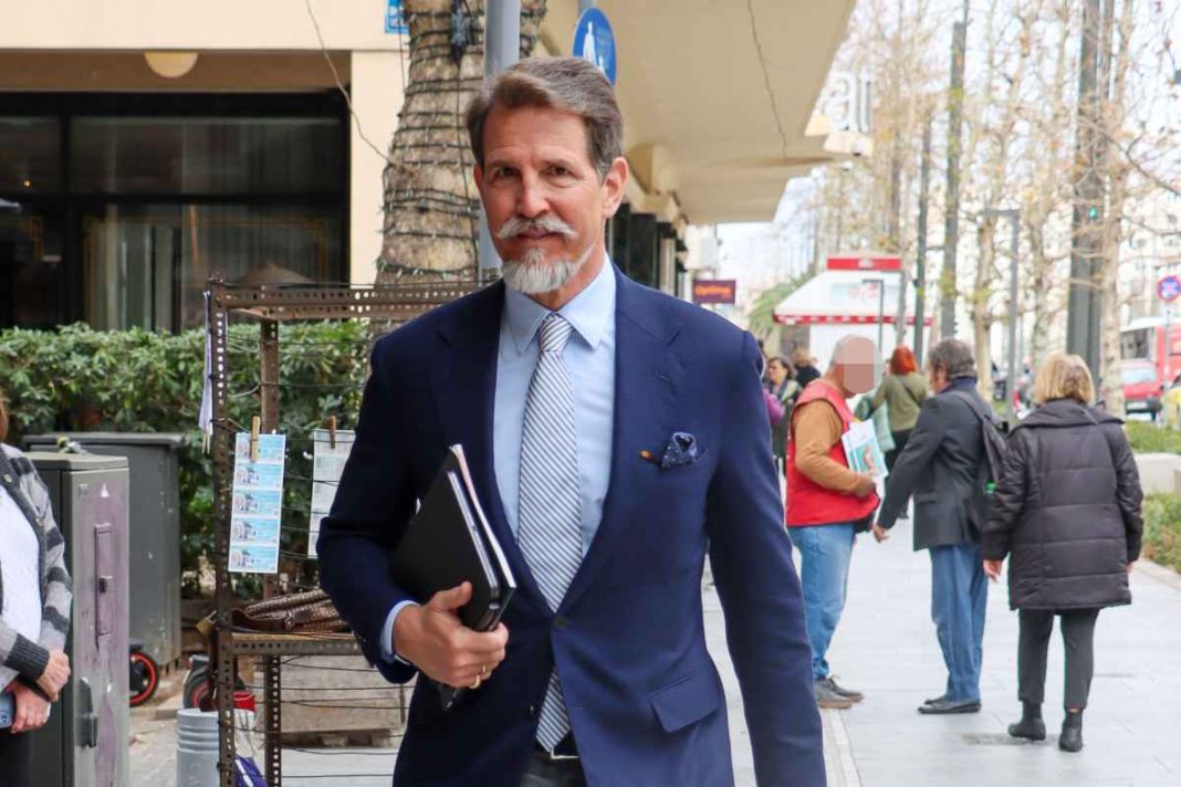 Παύλος Ντε Γκρες: Η εμφάνιση στο κέντρο της Αθήνας για την 25η Μαρτίου