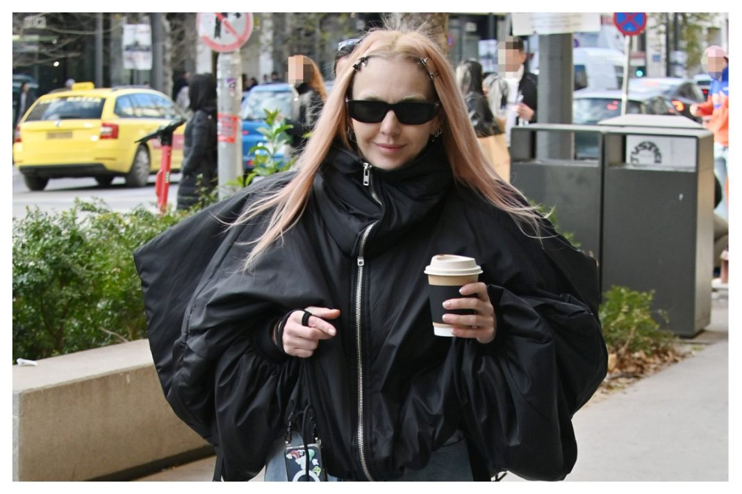 Τάμτα: Στο κέντρο της Αθήνας με εκκεντρικό look!