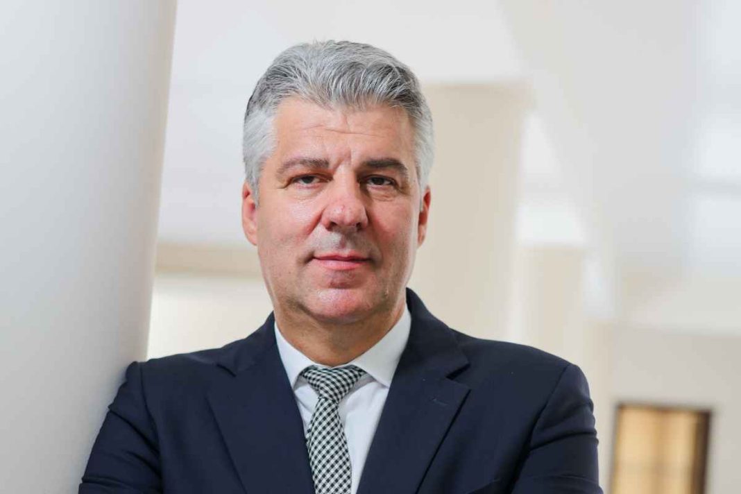 «Μας απειλεί το Δημογραφικό»: Τετ α τετ με τον Χριστόδουλο Τοψίδη