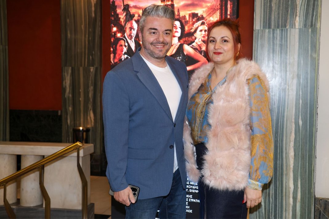 Θεατρική έξοδος για τον Πέτρο Πολυχρονίδη και τη σύζυγό του