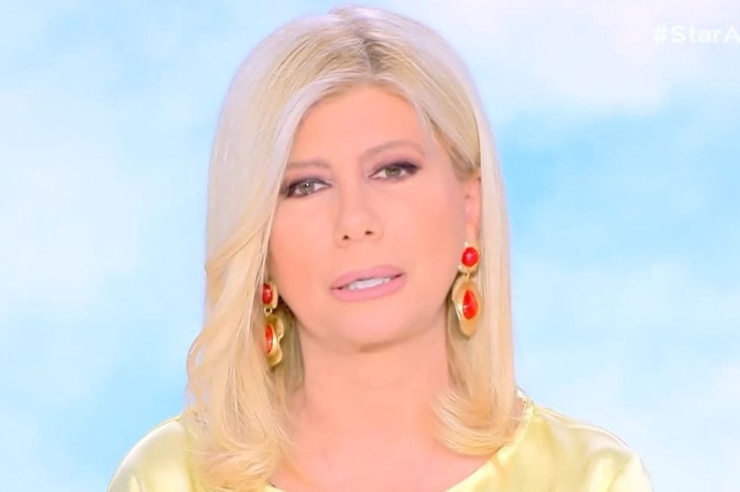 Λύγισε η Ζήνα Κουτσελίνη για τον αδελφό της: «Έκανα το σφάλμα να τον ανταμείβω για το ψέμα του»