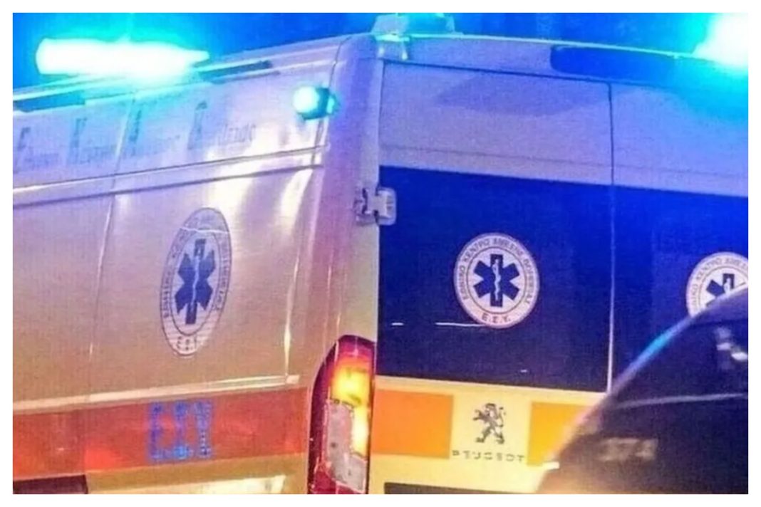 Βόλος: Παρανάλωμα του πυρός έγινε ασθενοφόρο με το πλήρωμα στο νοσοκομείο