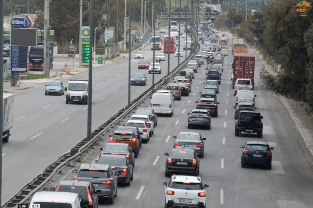 Αττική Οδός: Πολλαπλή σύγκρουση τριών οχήματων-Καθυστερήσεις άνω της μισής ώρας