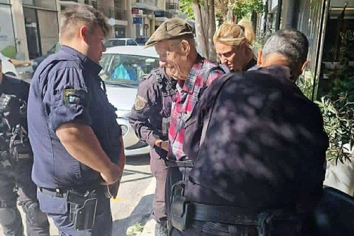 Ο 89χρονος ρακοσυλλέκτης αποκαλύπτει στην «Espresso»: «Καλύτερα στη φυλακή παρά στο γηροκομείο»