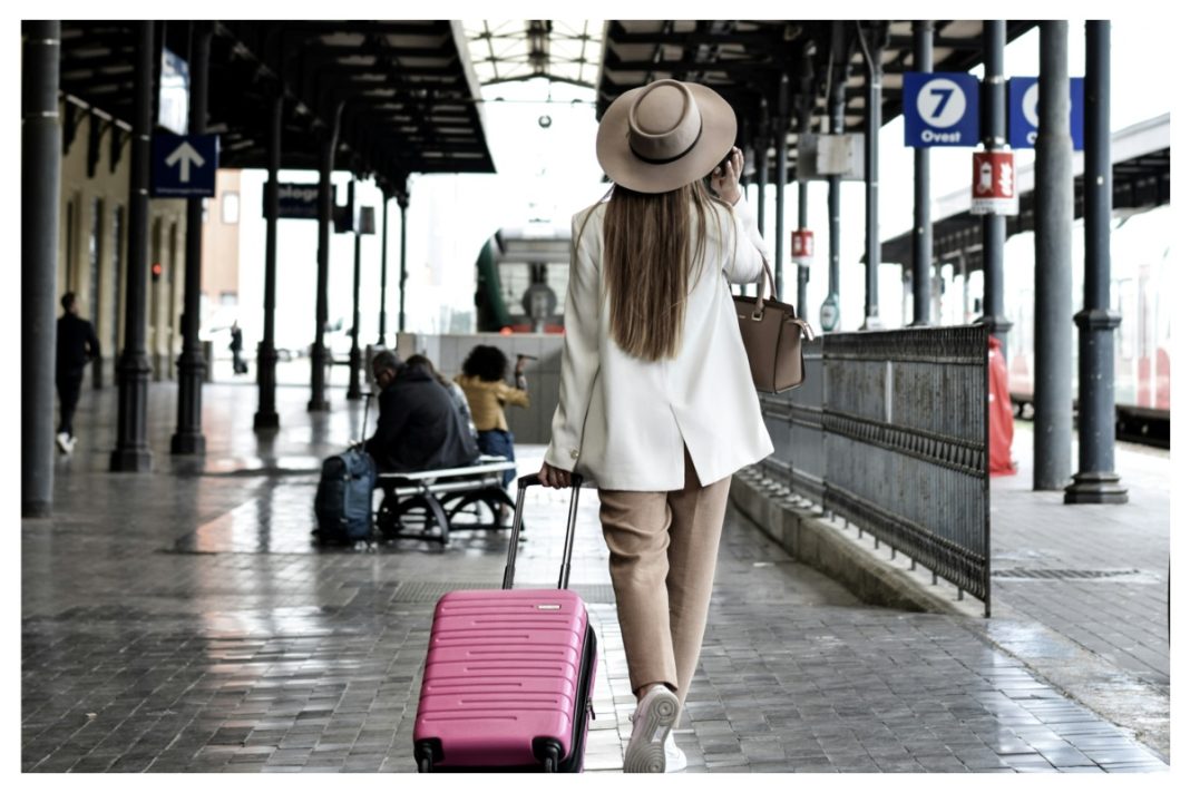 Τι να φορέσεις στο αεροπλάνο: Άνετα και stylish looks για κάθε ταξίδι!