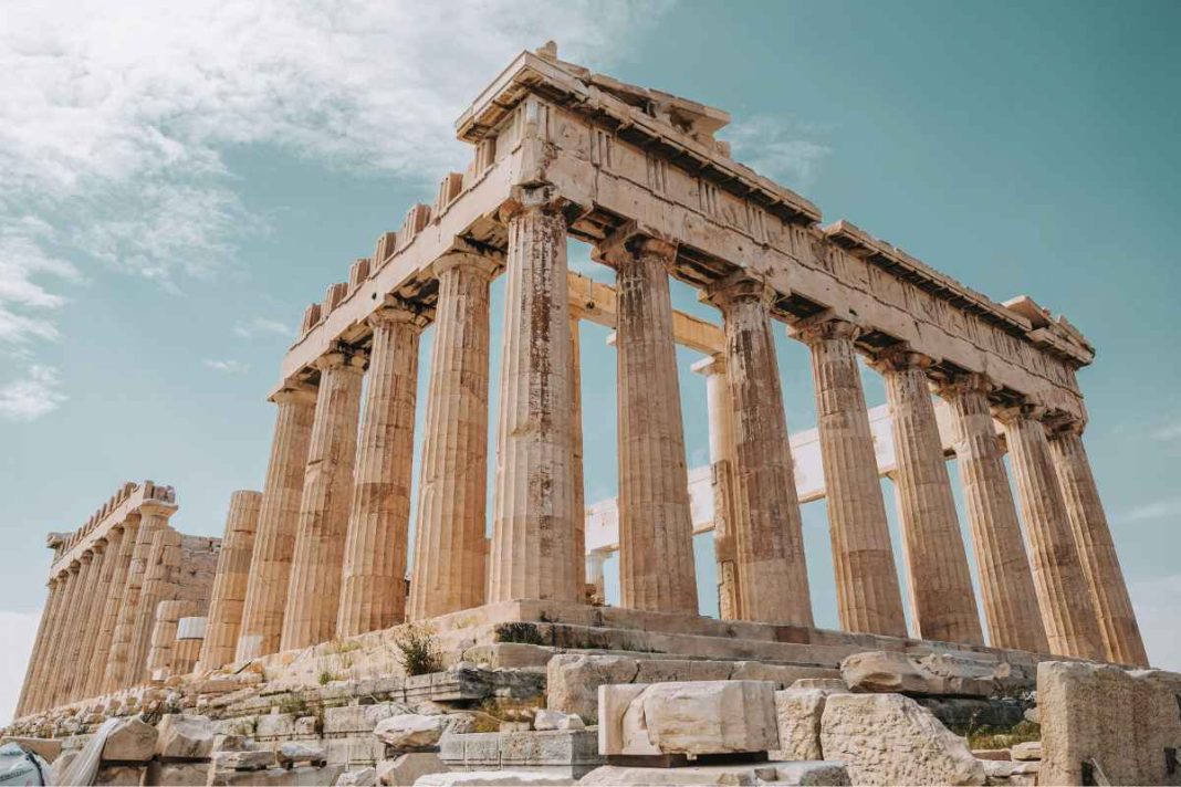 Περιπολικά έγιναν ανέκδοτο κάτω από την Ακρόπολη