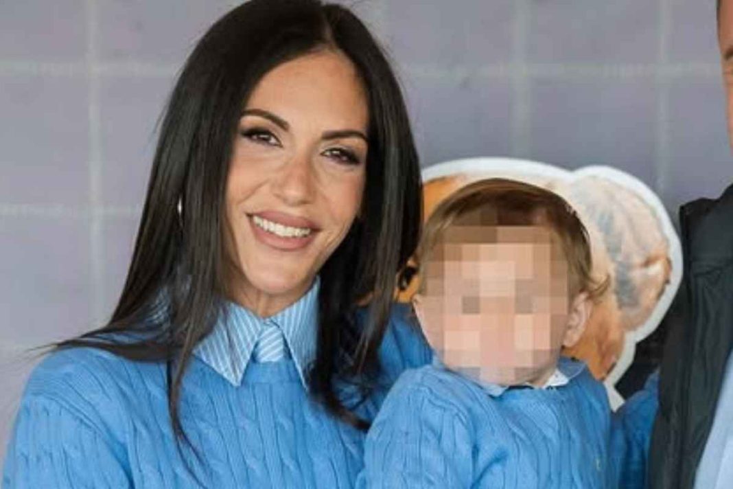 Ανθή Βούλγαρη: Έφτιαξε πασχαλινά κουλουράκια με τον ενός έτους γιο της