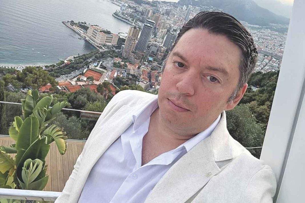 «Λέω τον καφέ στην ελίτ του Μόντε Κάρλο»