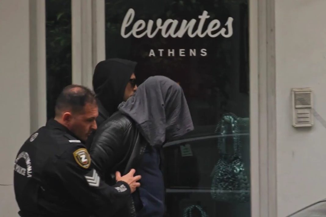 Μυστήριο με νεκρή γυναίκα στο κέντρο της Αθήνας: Οι κραυγές τη νύχτα και ο ύποπτος άνδρας
