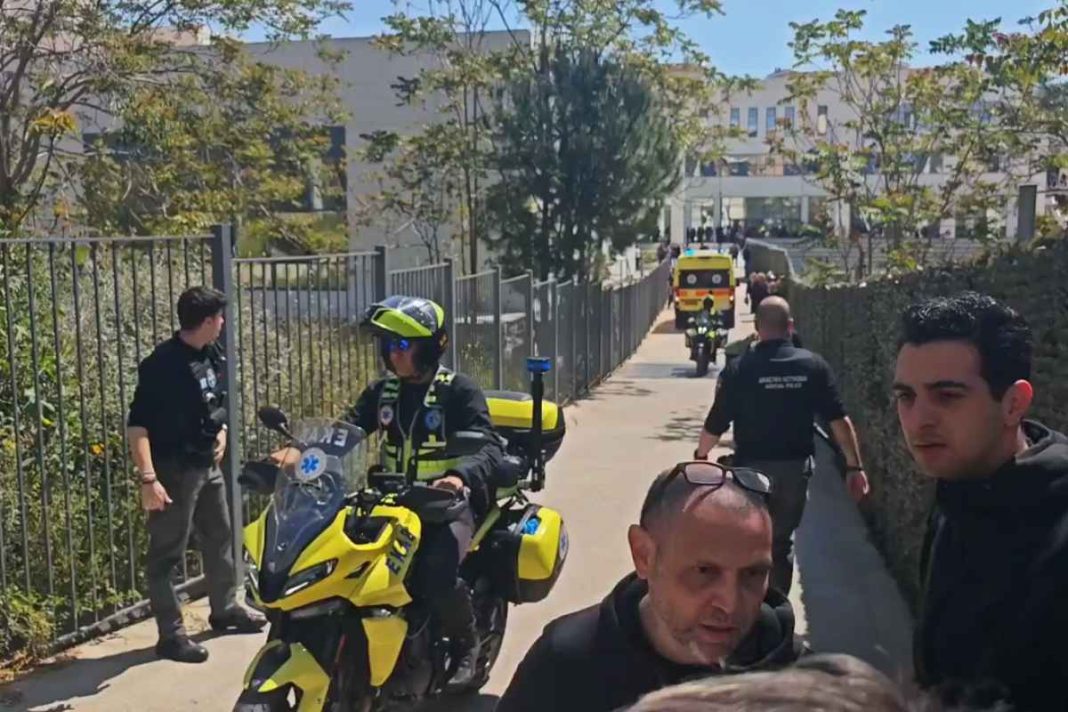 Πυροβολισμοί στον ΕΦΚΑ: Ο 89χρονος τραυμάτισε και τέσσερις γραμματείς του Πρωτοδικείου - Άφησε επιστολές