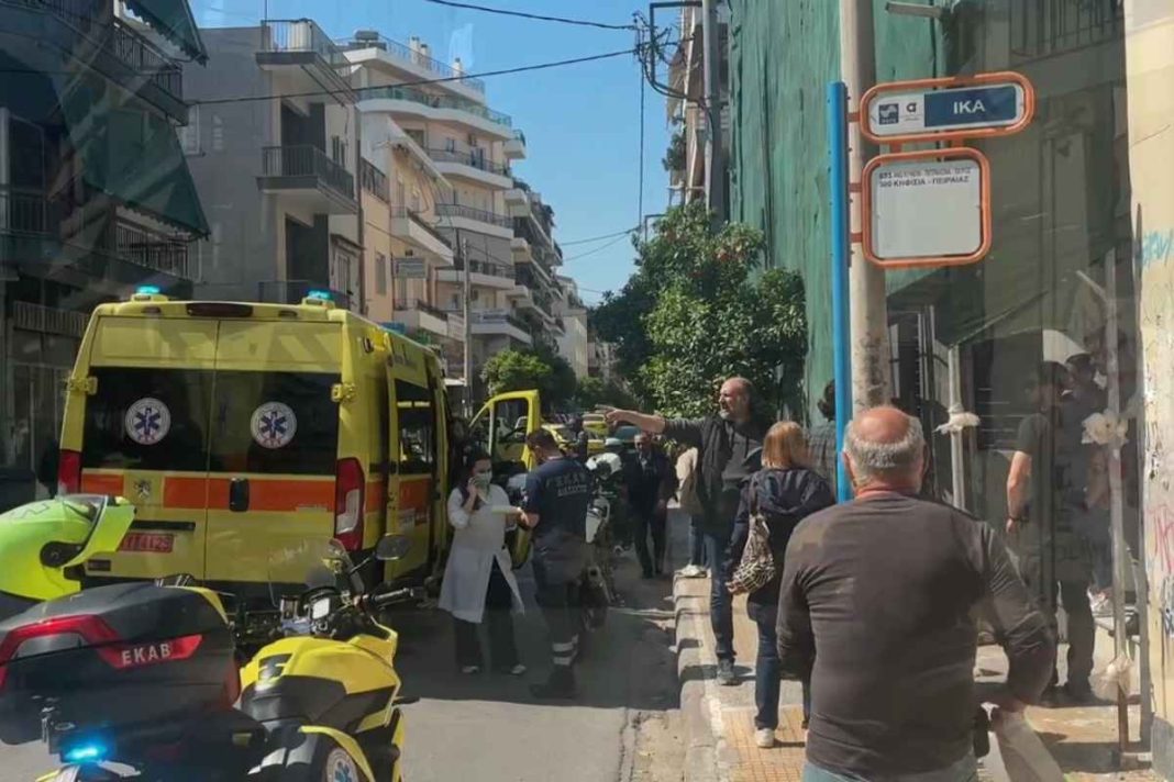 Κεραμεικός: Ένοπλη επίθεση σε γραφεία του ΕΦΚΑ με έναν τραυματία