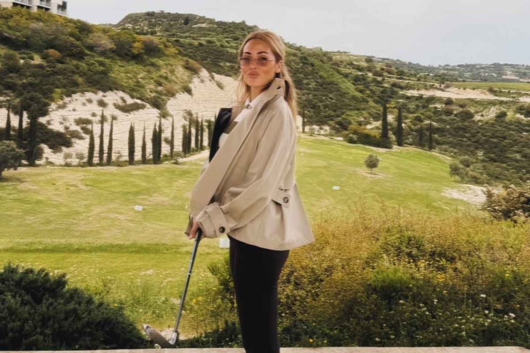 Ελένη Βουλγαράκη: Το γκολφ στην Κύπρο και οι άστοχες μπαλιές