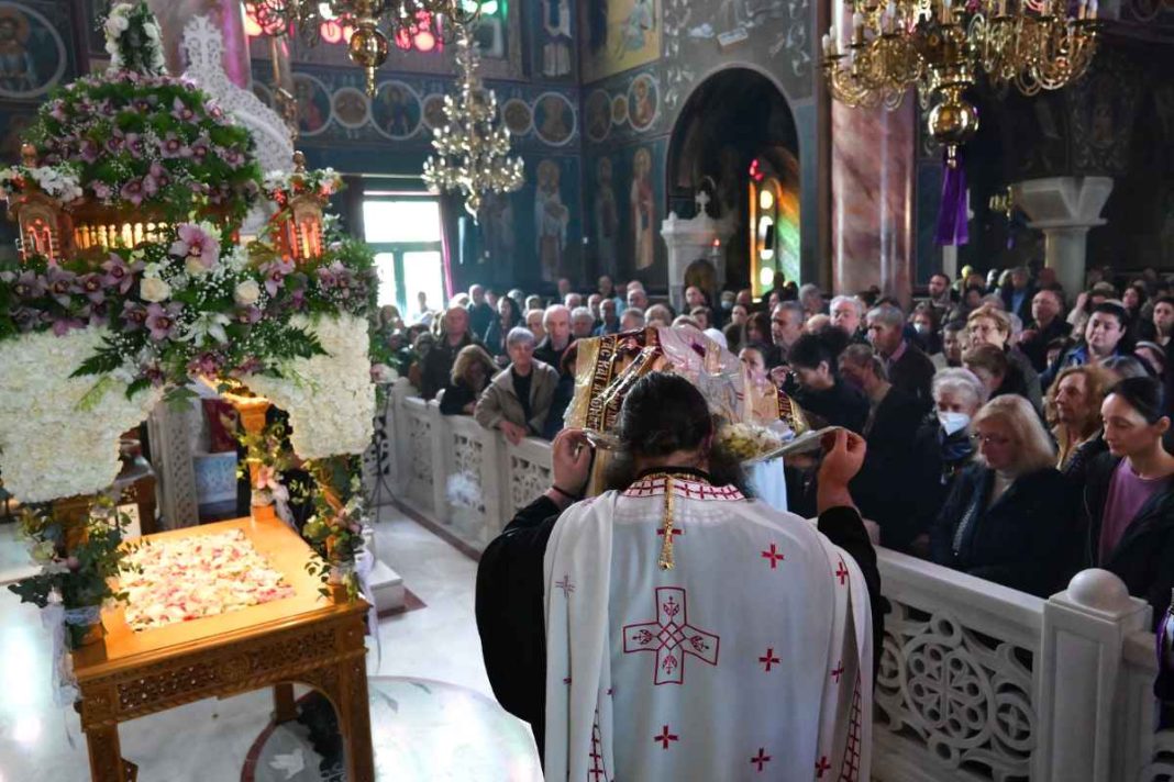 Μεγάλη Παρασκευή: Το νόημα της ημέρας και όσα συμβολίζει ο Επιτάφιος