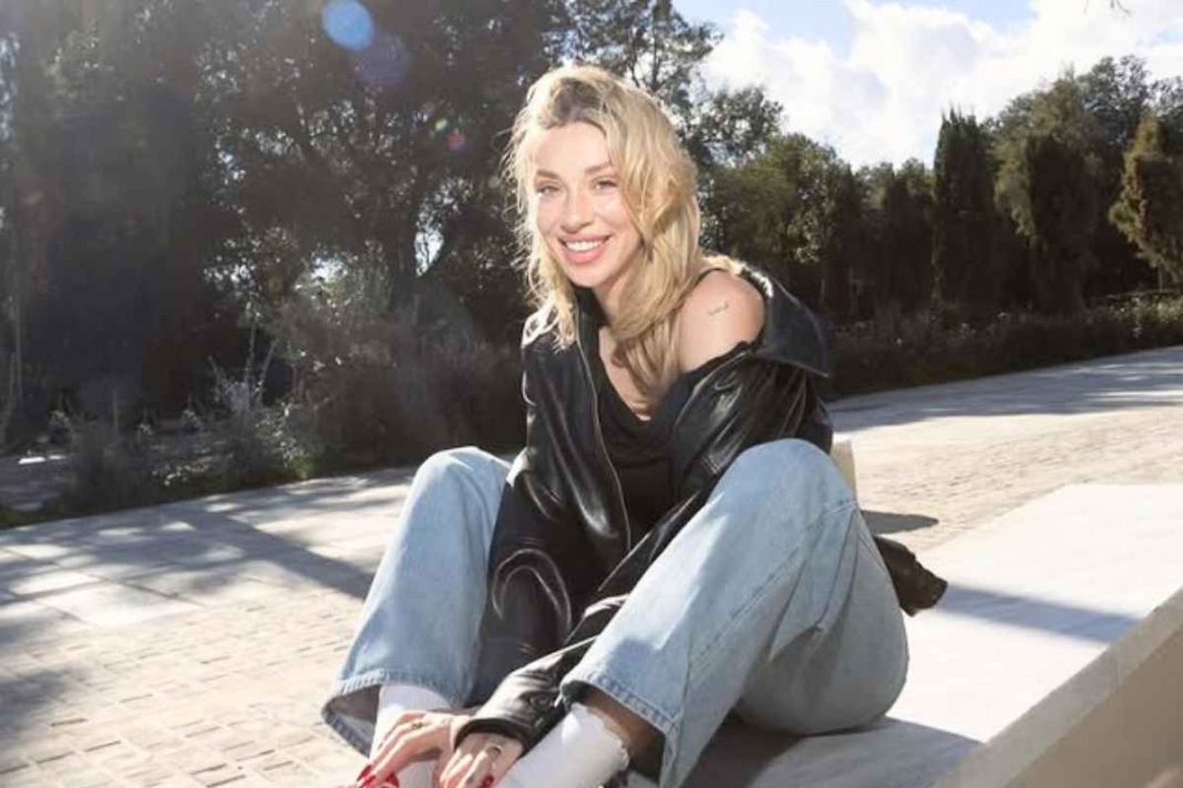 Γαρυφαλλιά Καληφώνη: Το νέο της μανικιούρ «κλέβει» την παράσταση