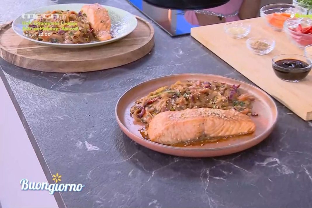 Σολομός με λαχανικά και noodles ρυζιού από τον Δημήτρη Σκαρμούτσο