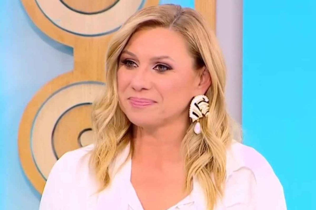 Κατερίνα Καραβάτου: Η αποκάλυψη για γνωστό δημοσιογράφο - «Για χρόνια δεν μιλούσαμε»