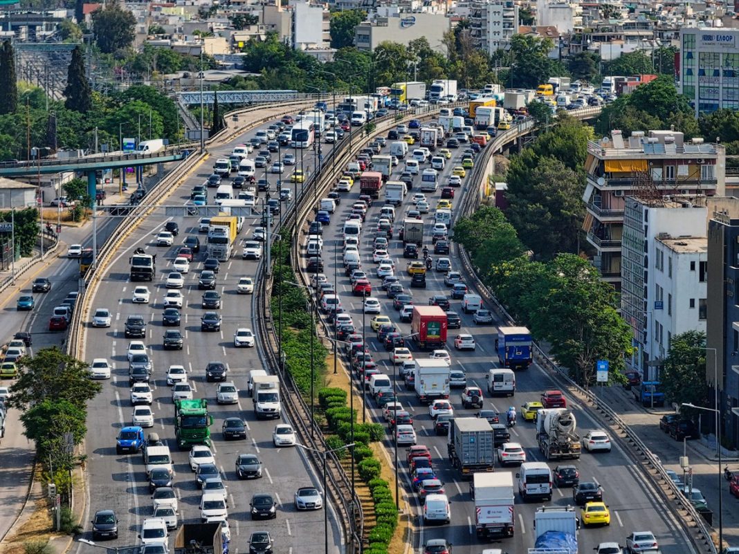 Μποτιλιάρισμα στην Αττική Οδό - Ξεπερνούν τα 45 λεπτά οι καθυστερήσεις