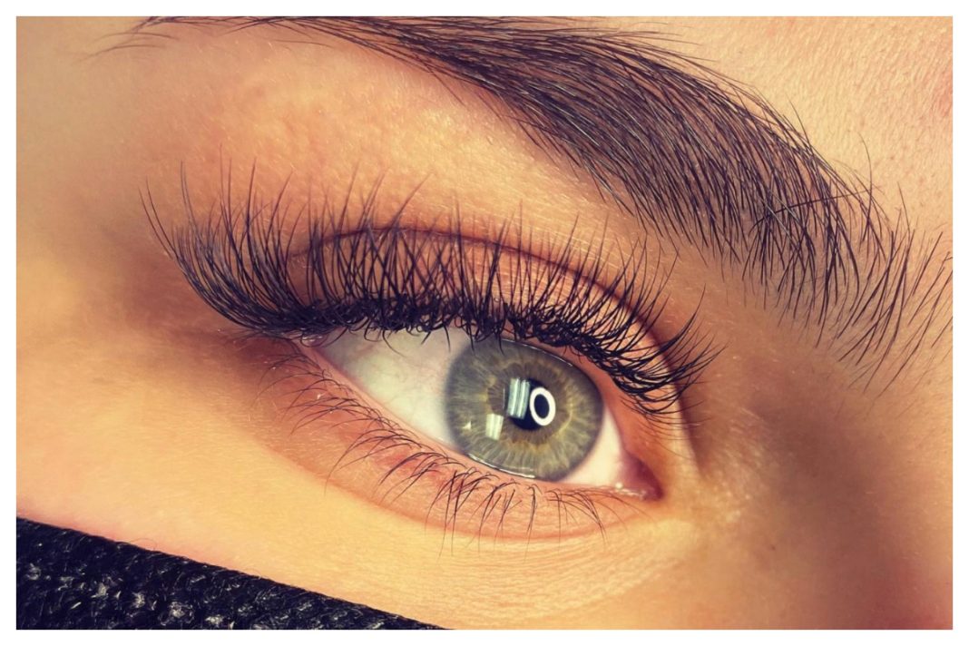 Korean Lash Lift: Η νέα τάση που χαρίζει φυσικό βλέμμα χωρίς μάσκαρα!