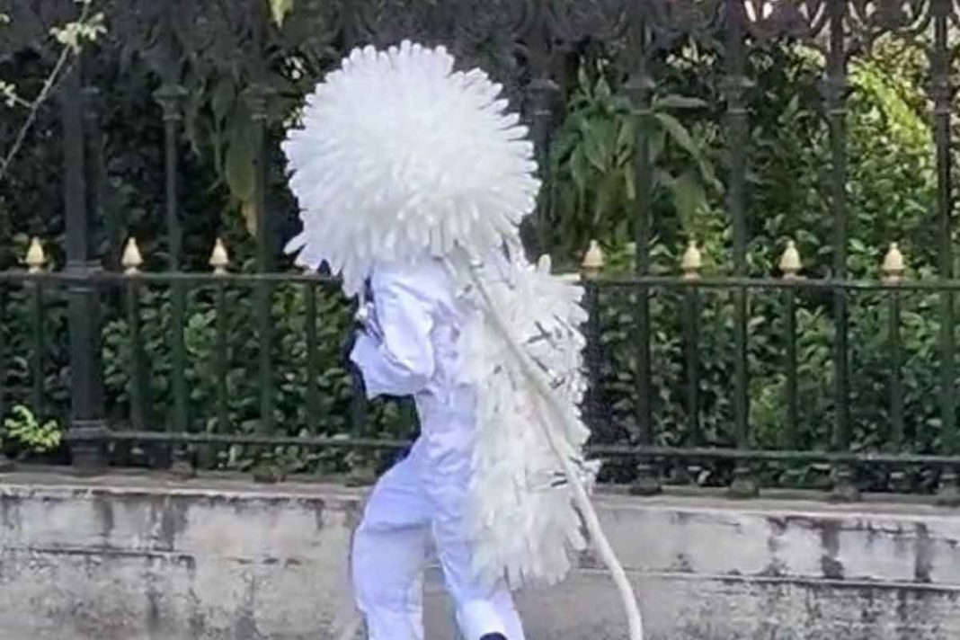 Ο περίεργος επισκέπτης του Μαξίμου