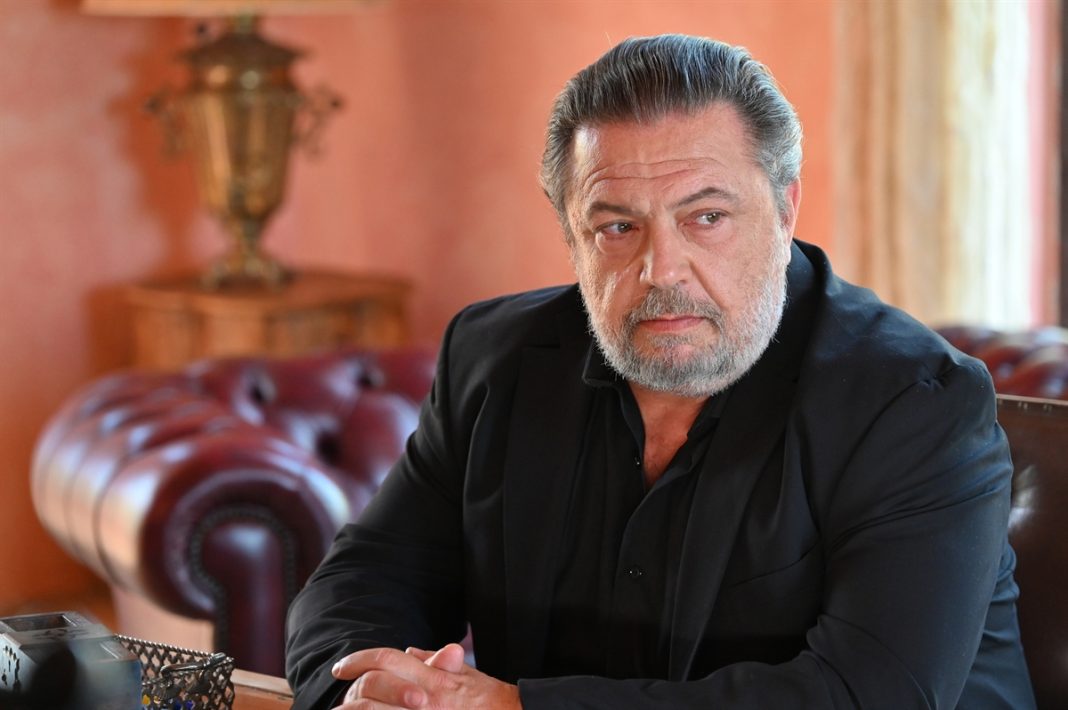 «Να μ’αγαπάς»: Ο Θεόφιλος κινείται ύποπτα στο παρασκήνιο