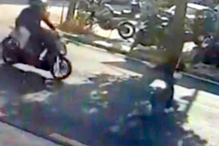 Ανήλικος χωρίς δίπλωμα παρέσυρε και εγκατέλειψε με τη μηχανή του 16χρονη