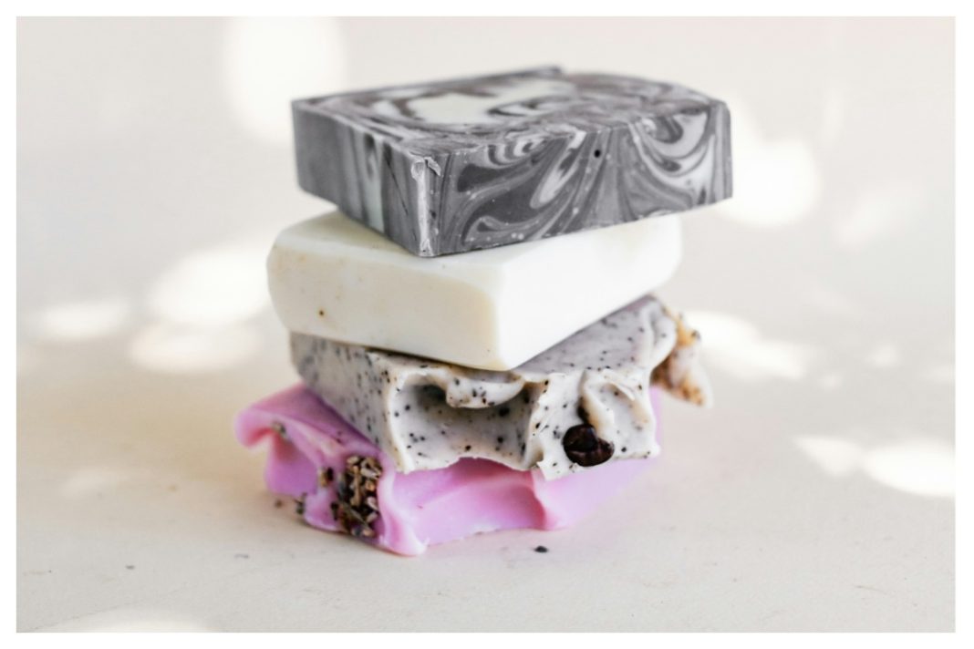 DIY: Φτιάξε τα δικά σου σαπούνια και scrub σώματος – φυσικά και οικολογικά!