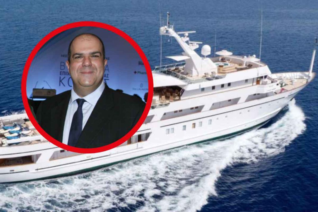 Παρέλαση mega yachts στις Σπέτσες και chic δείπνα στις βίλες-φρούρια στο Πόρτο Χέλι
