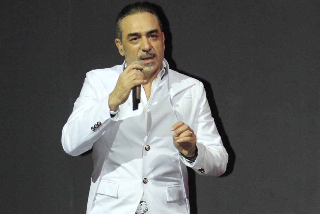 Παντρεύεται ο γιος του Νότη Σφακιανάκη