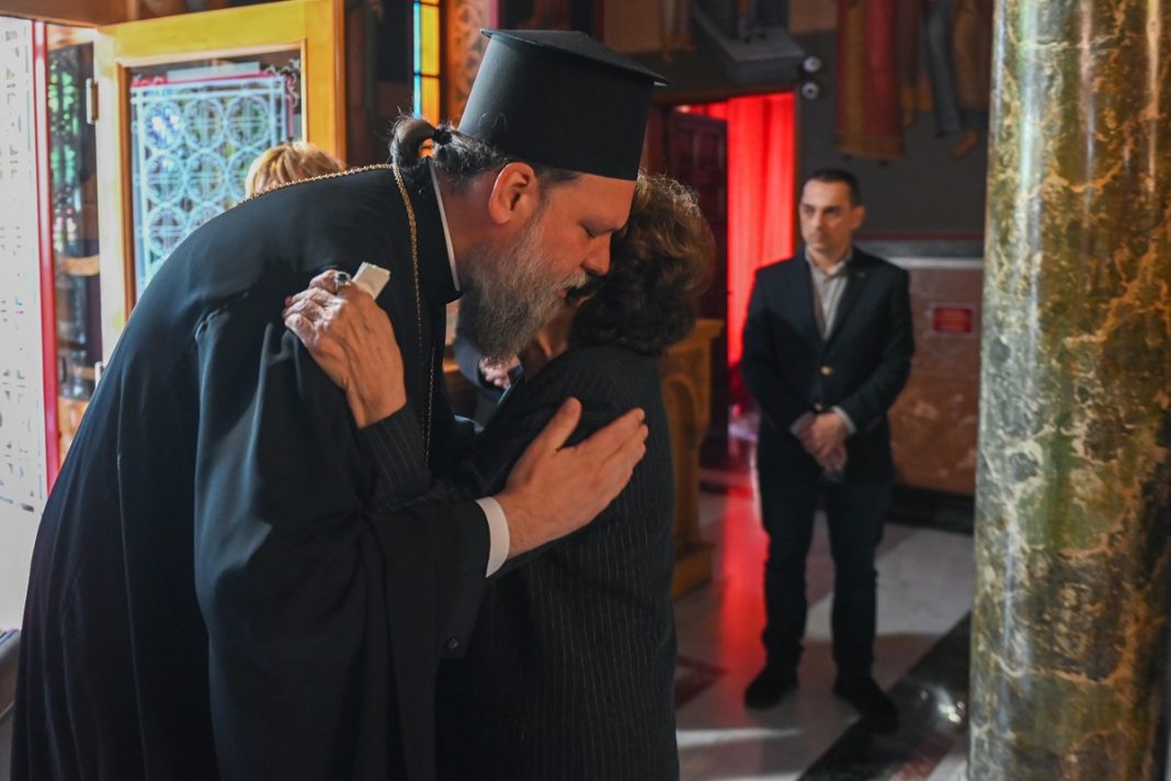 «Ύστατο χαίρε» στον αδελφό της Ζαφειρίας Λαυρεντιάδη