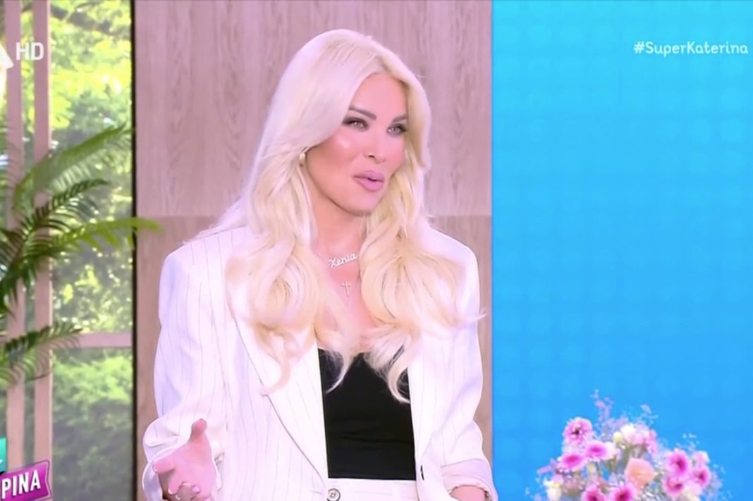Κατερίνα Καινούργιου: «Μετάλλαξη η μάνα! Κοιτάξτε πόσο χαμηλό παπούτσι έχω βάλει»