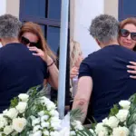 Κηδεία Μαστροκώστα: Ξέσπασε σε λυγμούς η αδελφής της