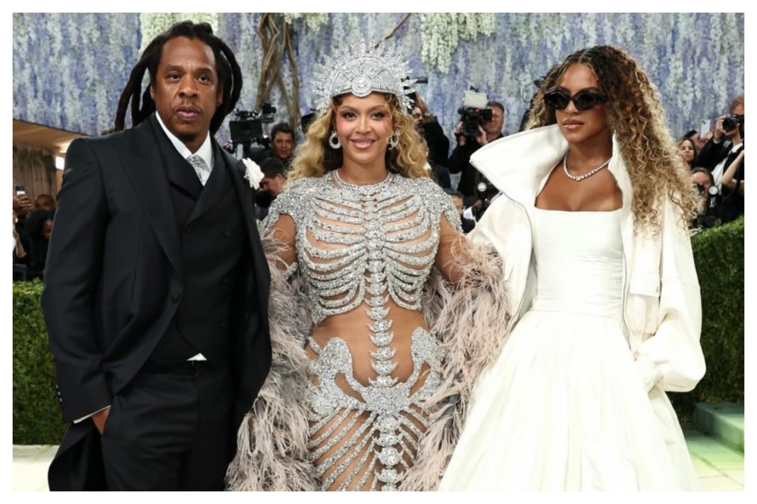 Met Gala 2026: Η viral στιγμή με την Μπλου Άιβι και τον πατέρα της, Τζέι Ζι - Τον αγνόησε επιδεικτικά