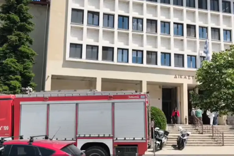 Ιωάννινα: Αστυνομικοί μεταφέρθηκαν στο νοσοκομείο μετά από περιστατικό φωτιά