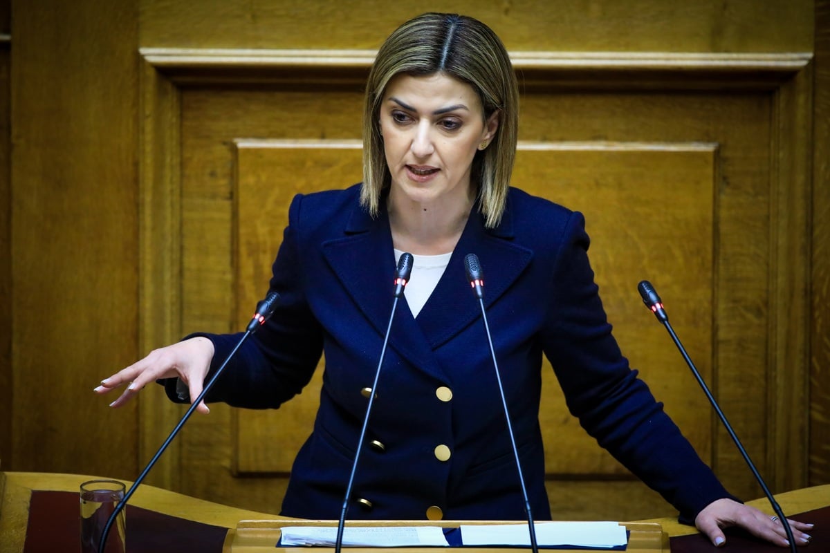Στο νοσοκομείο η Ειρήνη Αγαπηδάκη - Μεταφέρθηκε με ΕΚΑΒ από τη Βουλή