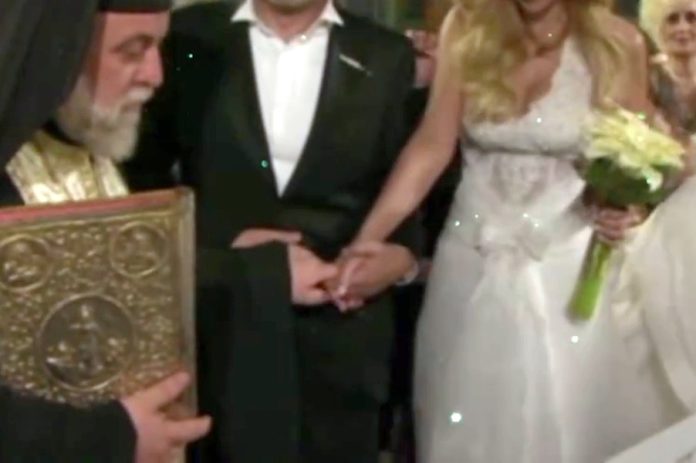 Ζευγάρι της ελληνικής σόουμπιζ γιορτάζει την 16η επέτειο γάμου